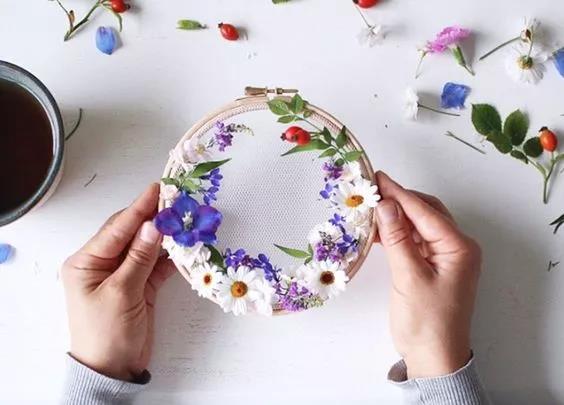 手工刺繡藝術:Olga Prinku 鮮花刺繡