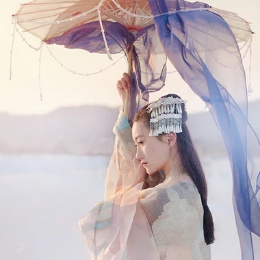 翩翩起舞帶傘女生頭像，唯美古風(fēng)真人頭像