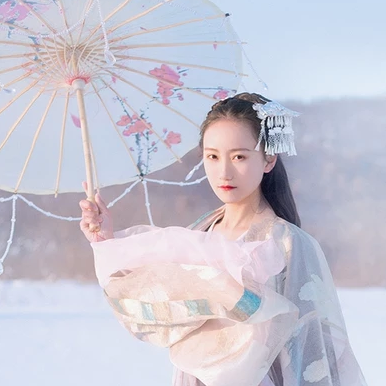 翩翩起舞帶傘女生頭像，唯美古風(fēng)真人頭像