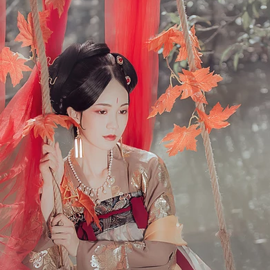 秋千仕女帶團扇女生頭像，唯美古風(fēng)真人頭像