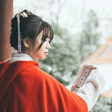 清新文藝紅披風(fēng)女生頭像，唯美古風(fēng)真人頭像