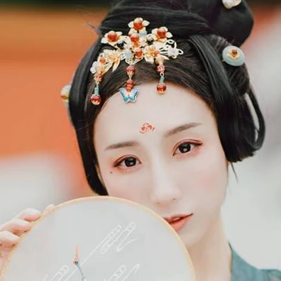 紅妝典雅帶傘團扇女生頭像，唯美古風(fēng)真人頭像