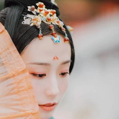 紅妝典雅帶傘團扇女生頭像，唯美古風(fēng)真人頭像