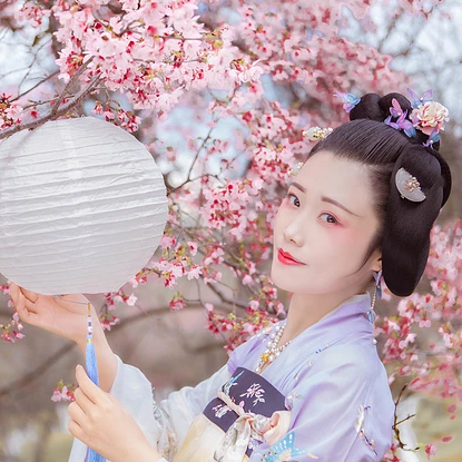 櫻花樹下粉色佳人女生頭像，唯美古風(fēng)真人頭像