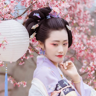 櫻花樹下粉色佳人女生頭像，唯美古風(fēng)真人頭像