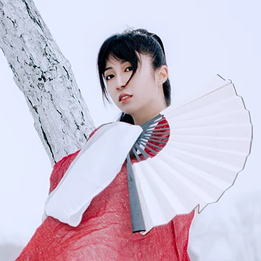 初雪紅衣俠客女生頭像，唯美古風(fēng)真人頭像