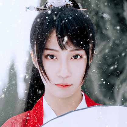 初雪紅衣俠客女生頭像，唯美古風(fēng)真人頭像