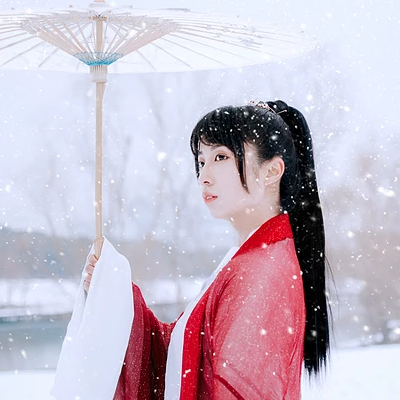 初雪紅衣俠客女生頭像，唯美古風(fēng)真人頭像