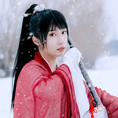 初雪紅衣俠客女生頭像，唯美古風(fēng)真人頭像