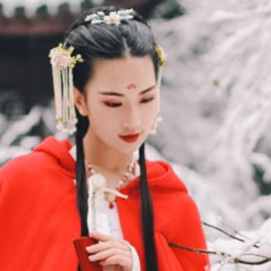 寒雪紅披風女生頭像，唯美古風真人頭像