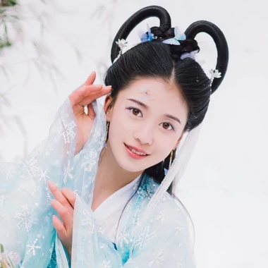 雪地清新閨蜜帶傘頭像，唯美古風(fēng)真人頭像