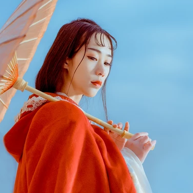 江山雪地帶傘女生頭像，唯美古風(fēng)真人頭像