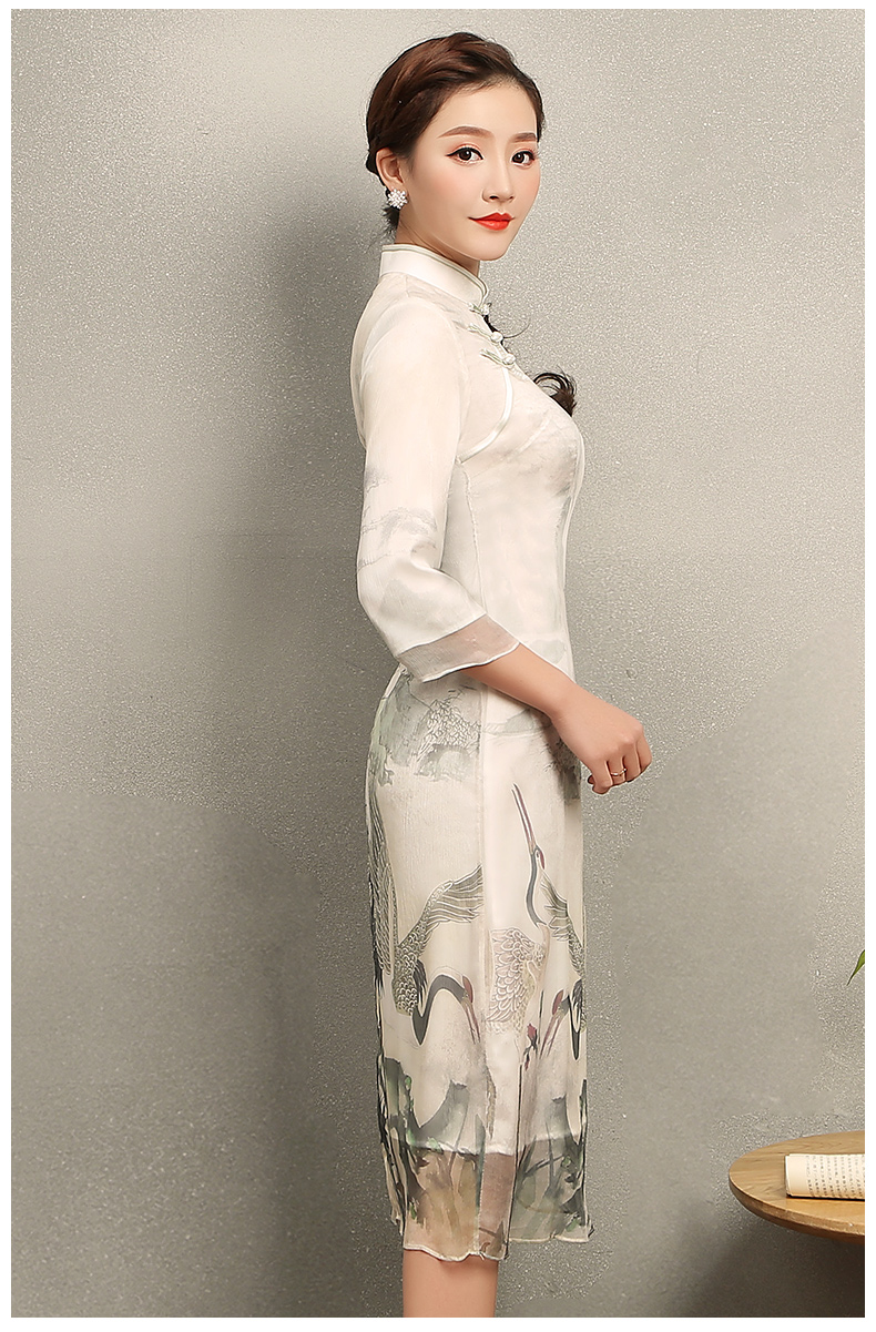 復(fù)古飛鶴旗袍，淡雅中袖中式旗袍裙