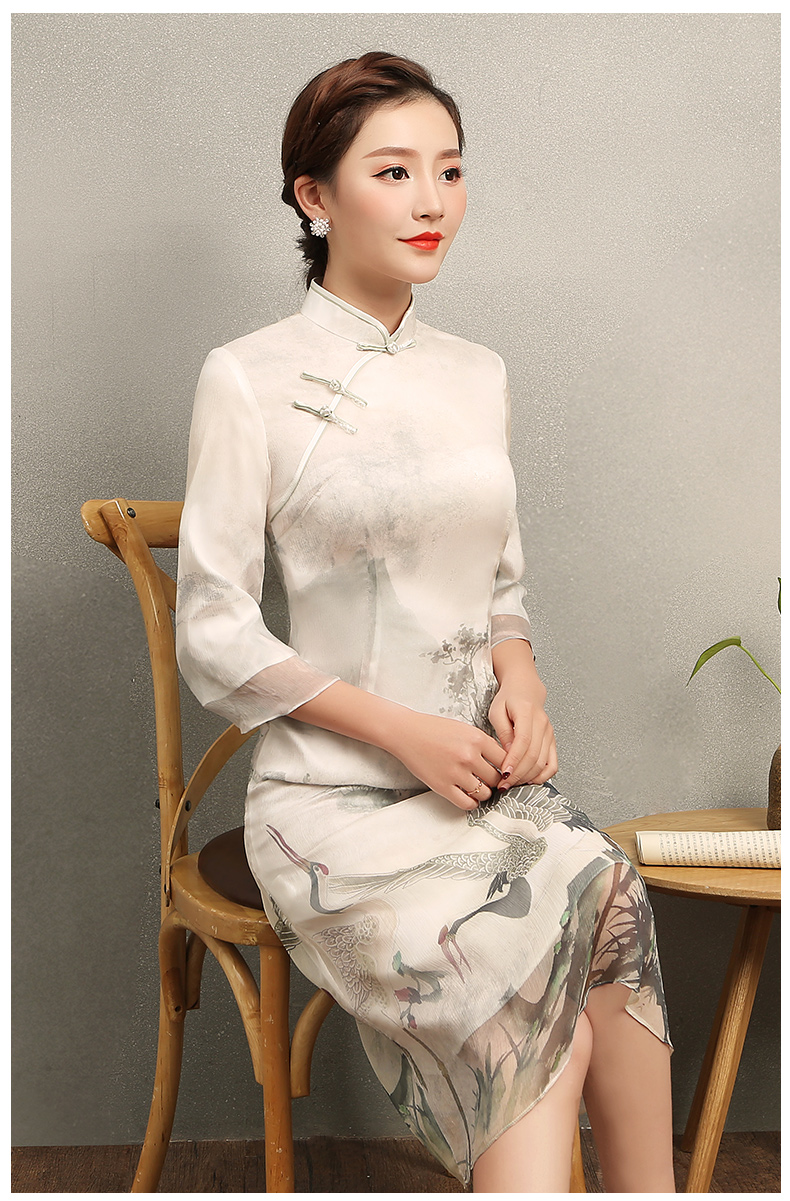 復(fù)古飛鶴旗袍，淡雅中袖中式旗袍裙