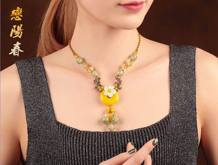 黃色平安扣鎖骨鏈，清新明麗項鏈首飾