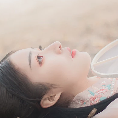 粉衣帶團(tuán)扇女生頭像，淡雅唯美古風(fēng)真人頭像