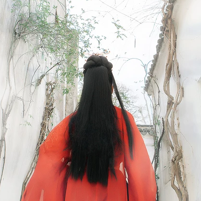 紅衣帶兵器女生頭像，唯美古風(fēng)真人頭像