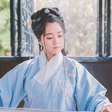 文藝藍(lán)衣帶團扇女生頭像，唯美古風(fēng)真人頭像