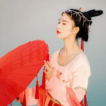 紅傘抱寵物女生頭像，唯美古風(fēng)真人頭像