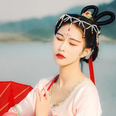 紅傘抱寵物女生頭像，唯美古風(fēng)真人頭像