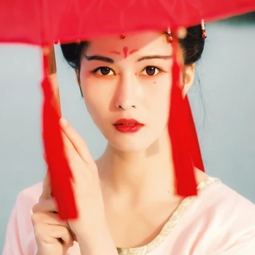 紅傘抱寵物女生頭像，唯美古風(fēng)真人頭像