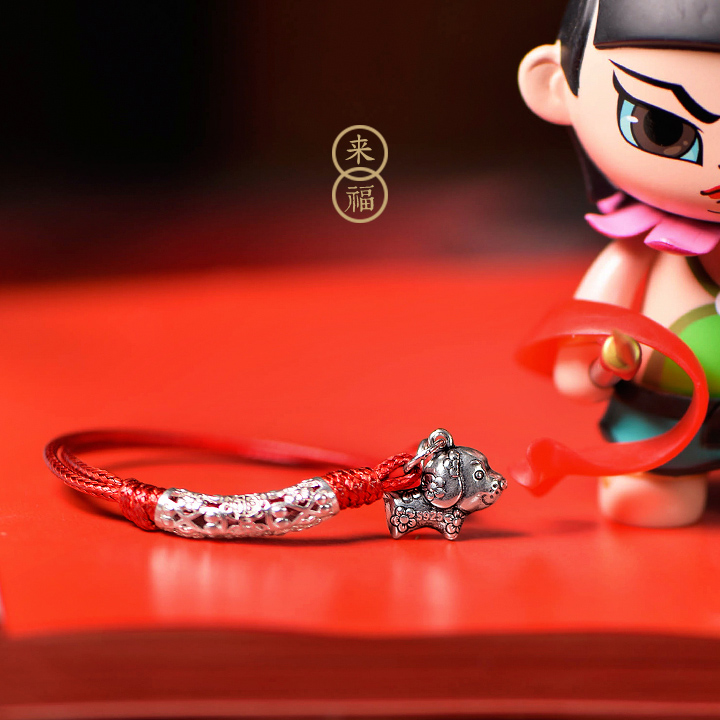 雕花狗生肖手鏈，本命年紅繩銀手鏈飾品