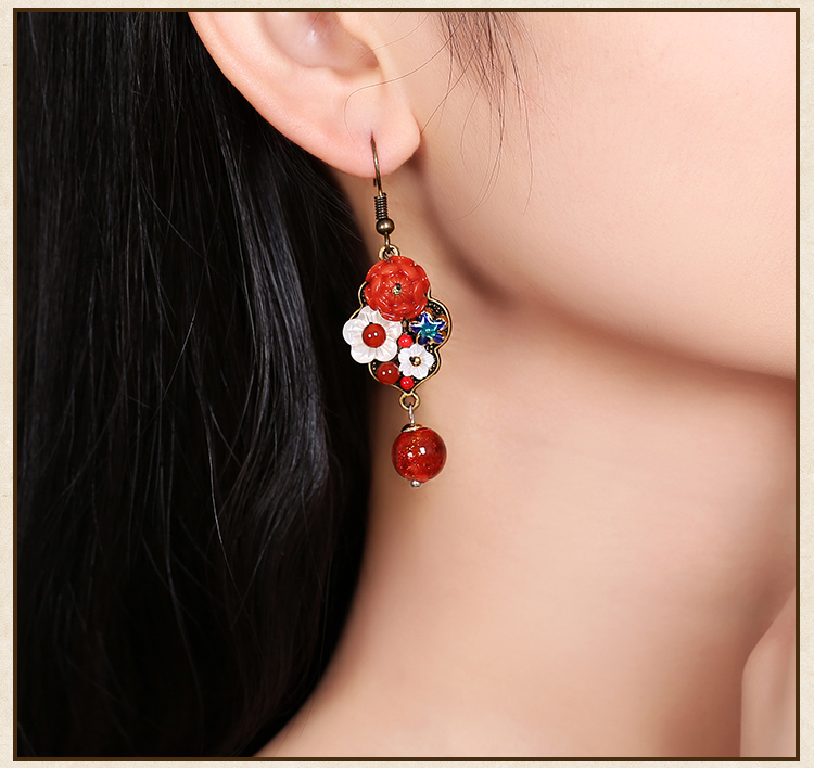 紅色民族風(fēng)耳環(huán)，復(fù)古長(zhǎng)款喜慶古風(fēng)吊墜耳環(huán)