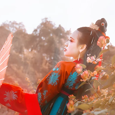 嬌艷紅傘女生頭像，唯美古風(fēng)真人頭像