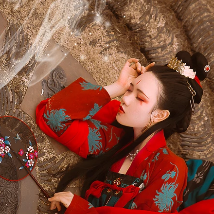 嬌艷紅傘女生頭像，唯美古風(fēng)真人頭像