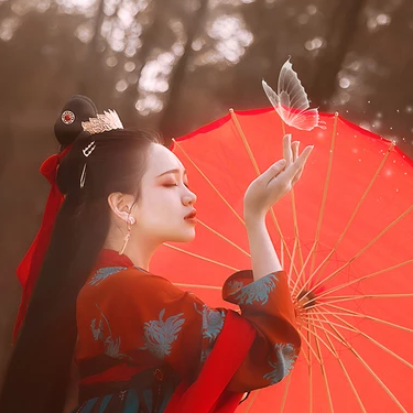 嬌艷紅傘女生頭像，唯美古風(fēng)真人頭像