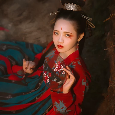 嬌艷紅傘女生頭像，唯美古風(fēng)真人頭像