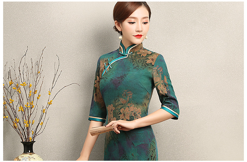 復(fù)古雍容的墨綠旗袍，古典印花旗袍裙