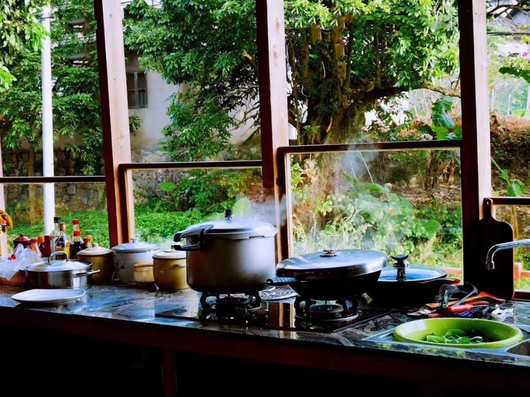 古山重水云間，細(xì)水長(zhǎng)流吸引你