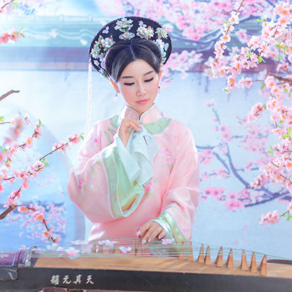 清新桃林妃子帶團扇女生頭像，唯美古風真人頭