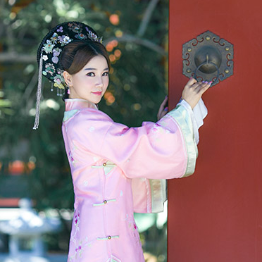 清新桃林妃子帶團扇女生頭像，唯美古風真人頭