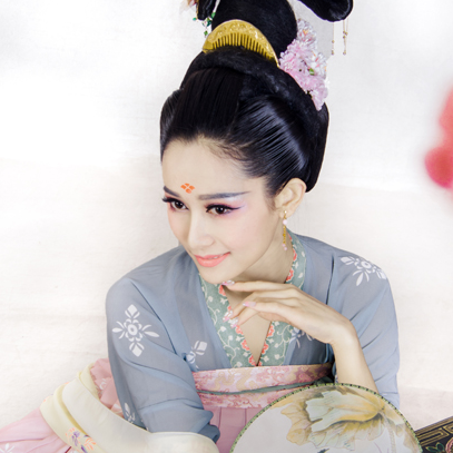 素雅帶團(tuán)扇女生頭像，唯美古風(fēng)真人頭像