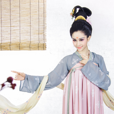 素雅帶團(tuán)扇女生頭像，唯美古風(fēng)真人頭像