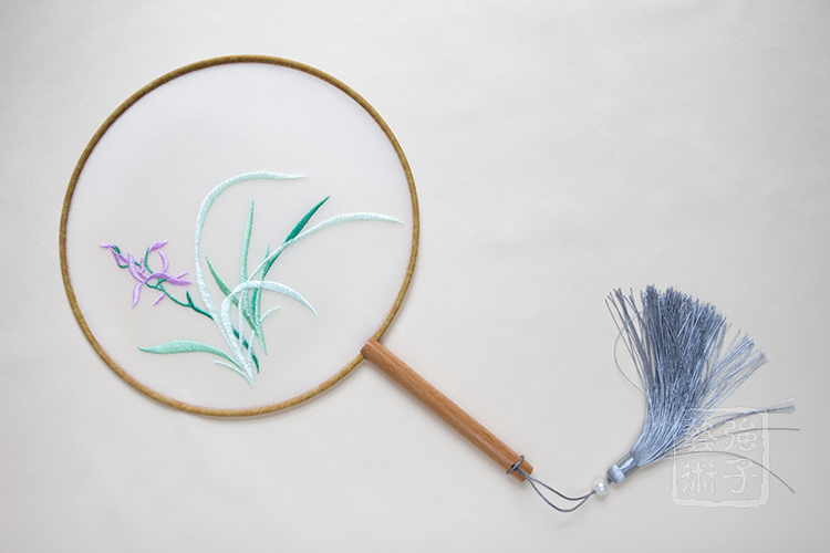 精美蘭花刺繡古風(fēng)團(tuán)扇，古典繡花工藝扇子