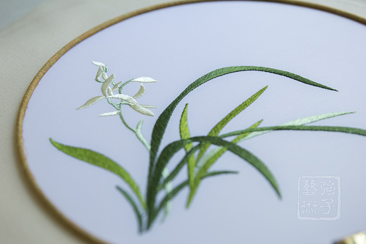 精美蘭花刺繡古風(fēng)團(tuán)扇，古典繡花工藝扇子