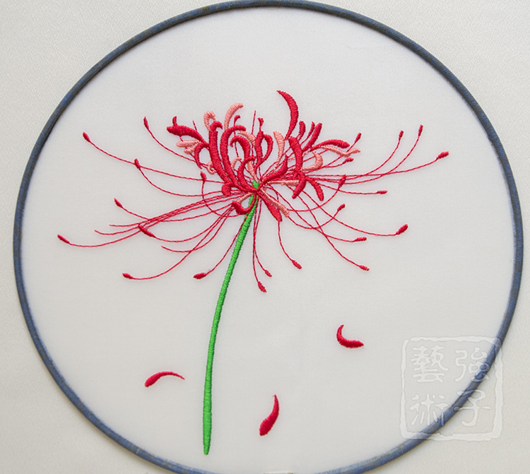 嬌艷彼岸花刺繡古風(fēng)團(tuán)扇，復(fù)古繡花工藝扇子