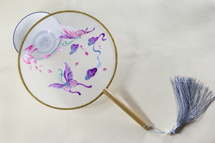 淡雅蝶舞刺繡團扇，淡紫復(fù)古繡花工藝扇子