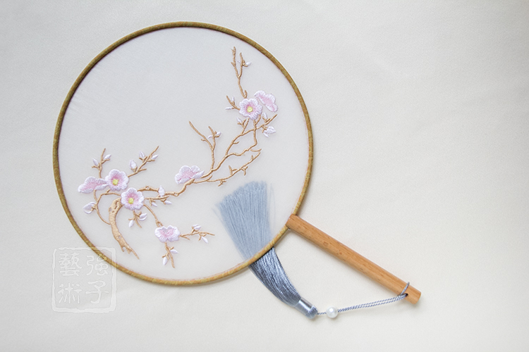 清新桃花刺繡團(tuán)扇，粉色韻味繡花宮扇工藝扇子