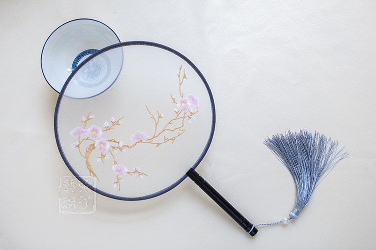 清新桃花刺繡團(tuán)扇，粉色韻味繡花宮扇工藝扇子