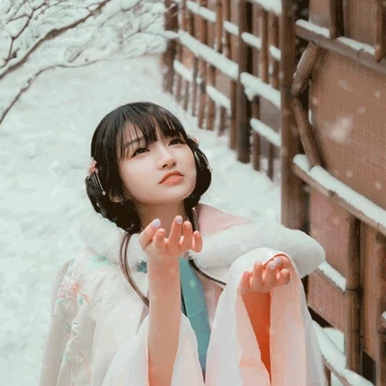 白雪飄落清新氣質(zhì)女生頭像，唯美古風(fēng)真人頭像