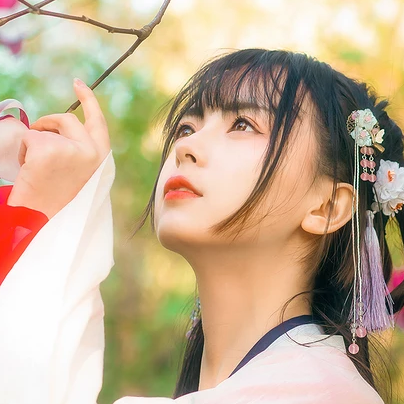 如花似夢帶傘女生頭像，唯美古風真人頭像