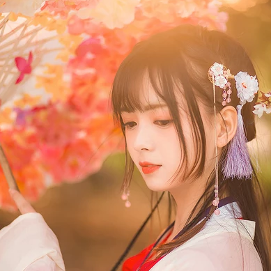 如花似夢帶傘女生頭像，唯美古風真人頭像