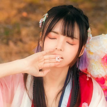 如花似夢帶傘女生頭像，唯美古風真人頭像