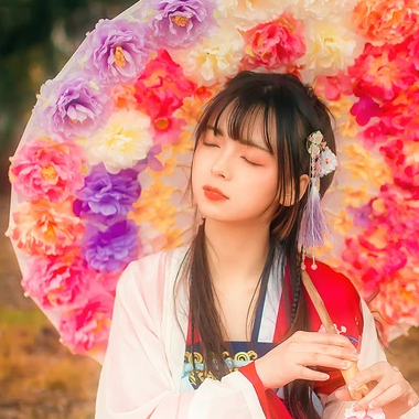 如花似夢帶傘女生頭像，唯美古風真人頭像
