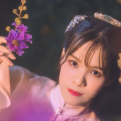 紫薇花開(kāi)帶團(tuán)扇女生頭像，唯美古風(fēng)真人頭像