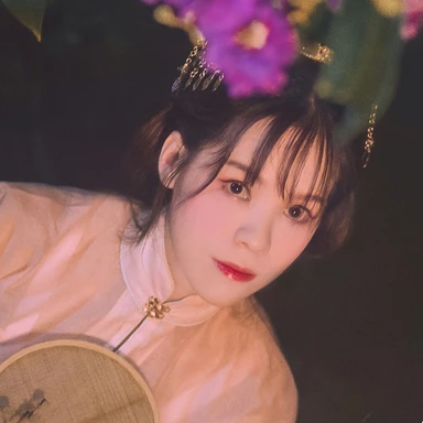 紫薇花開(kāi)帶團(tuán)扇女生頭像，唯美古風(fēng)真人頭像